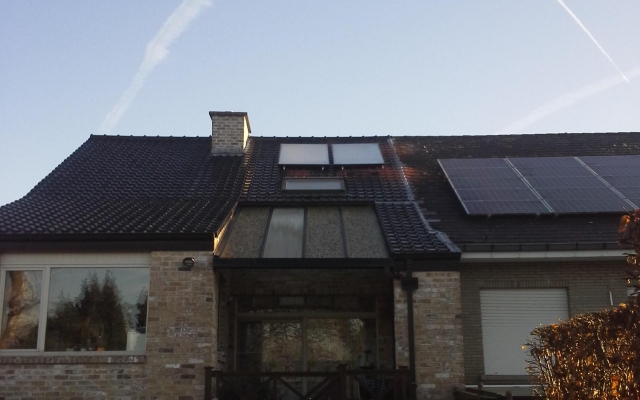 Geraardsbergen - zonnepanelen  opbouw zonneboiler Bulex Helioset 250L