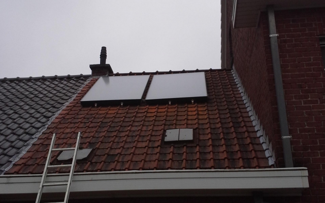 Waregem - zonnepanelen  opbouw zonneboiler Bulex Helioset 250L