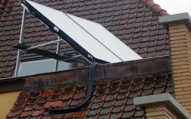 Zwevegem - zonnepanelen op plat dak zonneboiler Bulex Helioset 250L