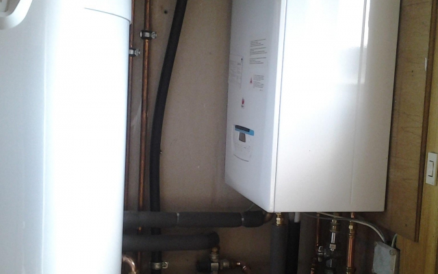 Assebroek - gascondensatieketel Bulex Thema Condens FAS 25 + zonneboiler Bulex Helioset 250 L