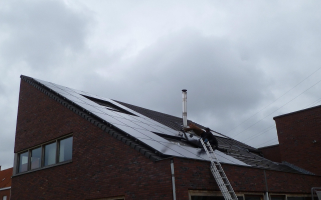 Izegem - 38 zonnepanelen 265 Wp black (2)